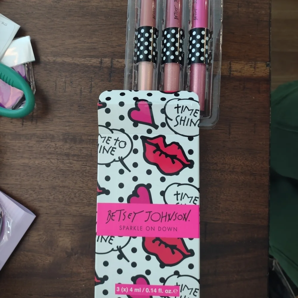 NWT Betsey Johnson Sparkle on Down lip gloss